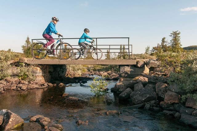 Bekk og sykkelsti på Skeikampen